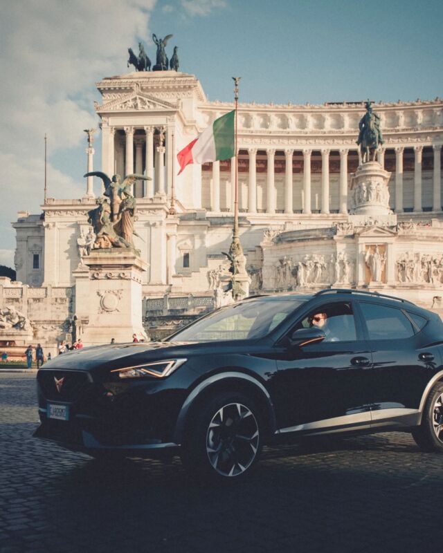 Ed eccomi qui,  a bordo di CUPRA Formentor con l'altare della Patria a fare da sfondo.
 
Quando @cupra.autoequipe mi ha contattato, mi sono subito immaginato un progetto in cui la città più bella al Mondo facesse da sfondo alla Formentor, per dare vita ad un contrasto tra classicità e modernità che esaltasse le linee meravigliose di quest'auto davvero non convenzionale, incredibilmente piacevole da guidare tutti i giorni con i suoi mille comfort.
 
Con l'occasione, per chi la volesse provare, sappiate che il 28 e 29 maggio inaugura il CUPRA Garage di Roma.
 
#CUPRA #CUPRAFormentor #AnotherWay #MatteoMollePr
___________________________________________
#RaccontandoRoma #Roma #igersroma #romanity #romeandyou #IgersItalia #rome #TheOtherRome #unlimitedrome #ig_roma #italianlandscapes #ig_italy #ilikeitaly #ig_italia #ig_rome #noidiroma  #condenasttraveler #wonderful_places #visitrome #instaroma #unicamenteroma #romecityworld #altaredellapatria #piazzavenezia #forbestravelguide
#DailyRome